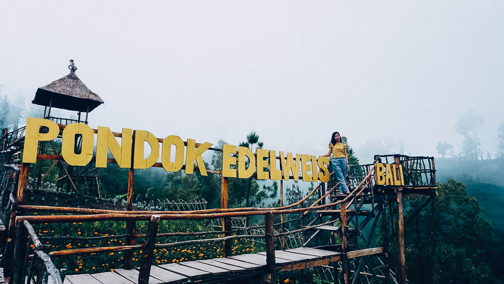 Anjungan di Padang Bunga yang bernama Pondok Edelweis Bali